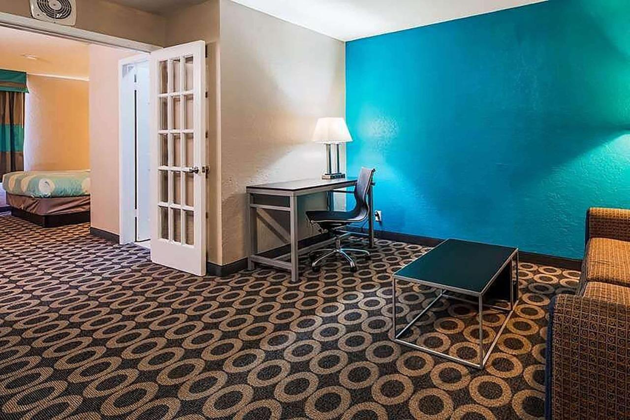 Travelodge By Wyndham San Antonio Downtown Northeast Exterior photo